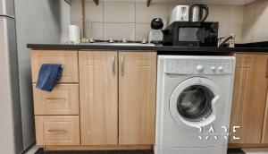 Rare Holiday Homes - Dubai Sports City - Elite Residence - R1303