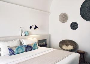 Pure Suite with Pool or Jacuzzi room in Santo Maris Oia Luxury Suites & Spa