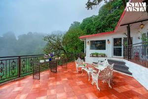 StayVista at Aspen Heights Hidden In Clouds