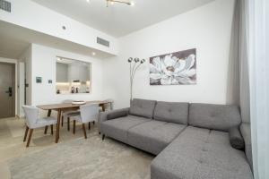 Chic 1 Bed in Creek Side with Terrace