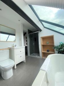 The Old Coach House: Luxury Harbourside Apartment