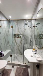 le chaleureux a 10mn de laeroport face a la gare CTM Hivernage