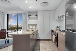 A Touch of Class - 2Bed-2Bath-1Car-Balcony-Views - CBD