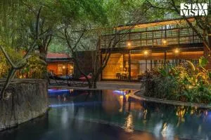 StayVista at Shashwat Villa with Private Pool, Lawn & Gym - Vaishet