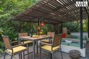 StayVista at Shashwat Villa with Private Pool, Lawn & Gym