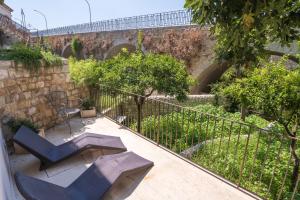 Deluxe One-Bedroom Apartment with Garden View