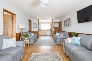 Bright & Dreamy On the Beach Garden & Balcony