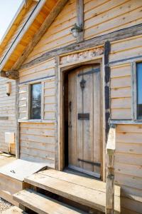 Bright & Dreamy On the Beach Garden & Balcony