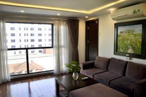 Căn Hộ Nhìn Ra Thành Phố (Apartment with City View)
