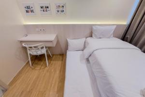 Nice and Spacious 2BR with Extra Room at Branz BSD City Apartment By Travelio