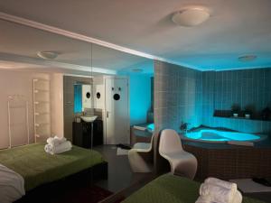 Luxury StudioArchit 7 & jacuzzi suite