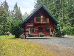 Two Bedroom Real Log Cabin with WIFI and EV Char ger - 4-star hotels in Deming