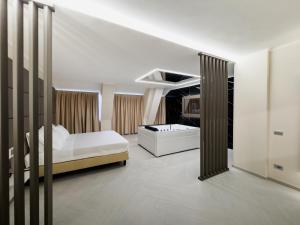 Suite with Hot Tub