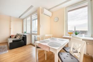 Krasiński Garden Charming Studio by BookingHost