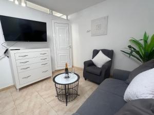 Casa Swn-y-Mor, two bedroom apartment with private pool