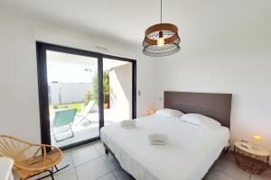 Kiara - Beach by foot terrace Isolella - by TGB