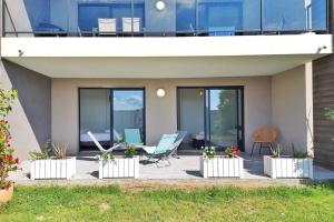 Kiara - Beach by foot terrace Isolella - by TGB