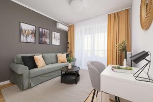 Apartamenty Urban Sunset w Katowicach, blisko Spodka i parku z Parkingiem, Klimatyzacją i Balkonem by Noclegi Renters