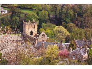Lovely cottage in garden grounds near centre