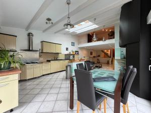 Villas L'eglantine - Piscine, Spa, Wifi, Parking : photos des chambres