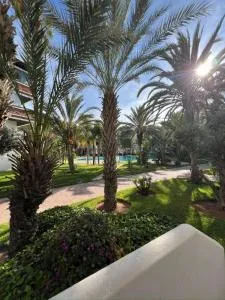 Marina les pieds dans l'eau - Agadir