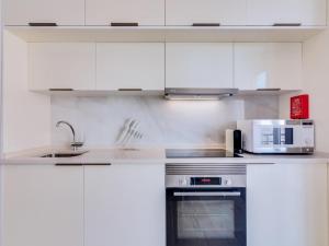 Noah House, 2 bdr apartment with sea view