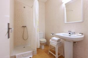 Twin Room with Balcony room in Hotel Marblau Tossa