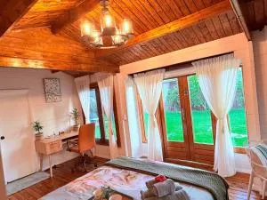 Blissful Wooden Haven - complete place is yours 5 min drive or train from parramatta - 西草地