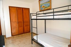 Appartements Manon - Beach by foot Terrace with sea view : photos des chambres