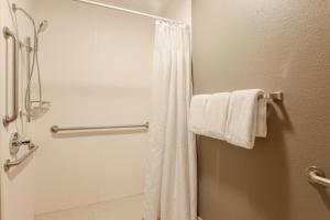 Executive King Suite room in Courtyard Monroe Airport