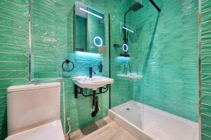 Large Central Station 2 Bed Apartment A2