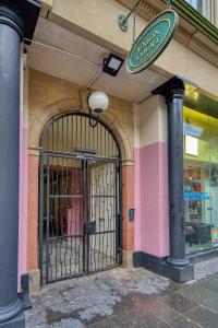 Spacious Central Station 2 Bed Apartment B3