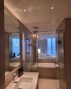 A La Carte Ha Long Paradise Bay