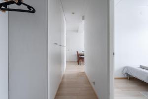 2BR Lakefront Home near Railway Station & Downtown