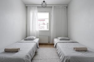 Lakefront 2BR Home with Sauna near Railway Station & Downtown