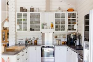 Beautiful And Romantic Cottage With Swimmingpool