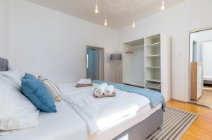 Villa Amia in Pula for 6 people with jacuzzi & kids playground - pet friendly