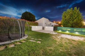 Villa Amia in Pula for 6 people with jacuzzi & kids playground - pet friendly