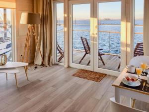 Discover The Fascination Of A Houseboat