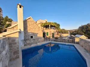 Holiday house Villa Glicinia with hydro-massage pool - Donji Humac