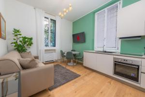 Solari Apartment, in Milan design area, near tortona district, Milano