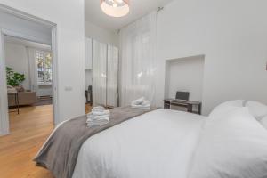 Solari Apartment, in Milan design area, near tortona district, Milano