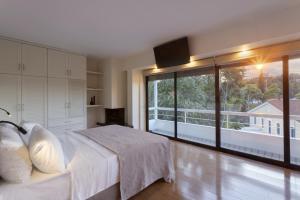 Spacious 3bdr Apartment with Monumental View