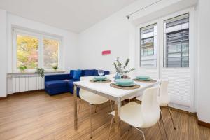 Mokotów Modern Apartment with Desk for Remote Work by Noclegi Renters