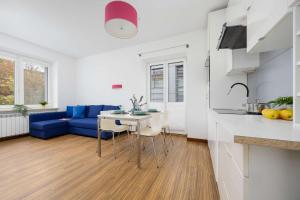 Mokotów Modern Apartment with Desk for Remote Work by Noclegi Renters