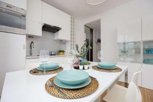 Mokotów Modern Apartment with Desk for Remote Work by Noclegi Renters