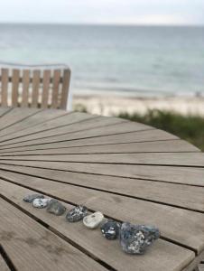 Ægte Stemning Med Havudsigt Og Sandstrand