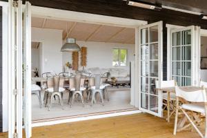 Southern Feel In Refurbished Home By Shore