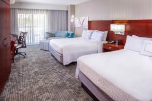 Deluxe Queen Room with Two Queen Beds room in Courtyard by Marriott Houston Medical Center/NRG Park
