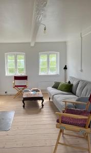 Bright Beach Villa With Sea Views To Hesselø Bay